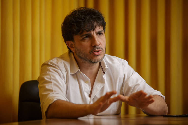 Justiça de SP condena Renan Santos, fundador do MBL, a indenizar Djamila Ribeiro por ofensas na internet